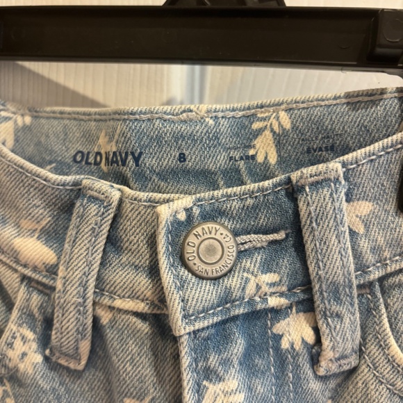 Girls Old Navy denim jeans with white flowers size 8 - Picture 3 of 3